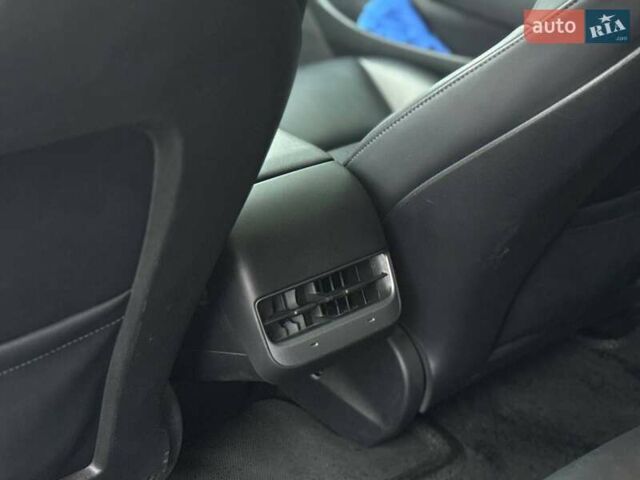 Серый Тесла Модель 3, объемом двигателя 0 л и пробегом 160 тыс. км за 19500 $, фото 24 на Automoto.ua