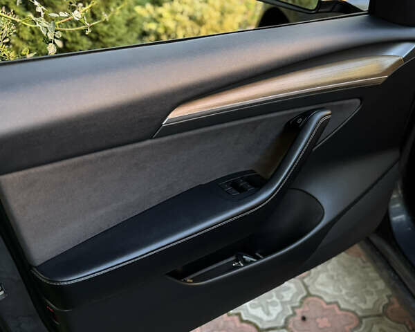 Серый Тесла Модель 3, объемом двигателя 0 л и пробегом 89 тыс. км за 22400 $, фото 4 на Automoto.ua