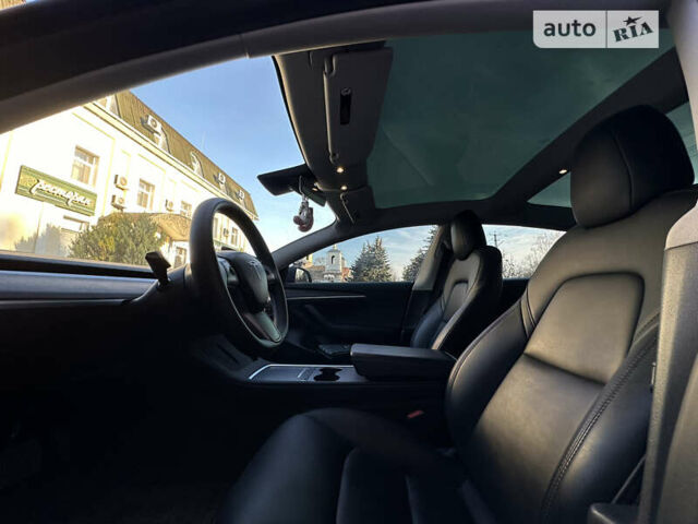 Серый Тесла Модель 3, объемом двигателя 0 л и пробегом 42 тыс. км за 27000 $, фото 14 на Automoto.ua