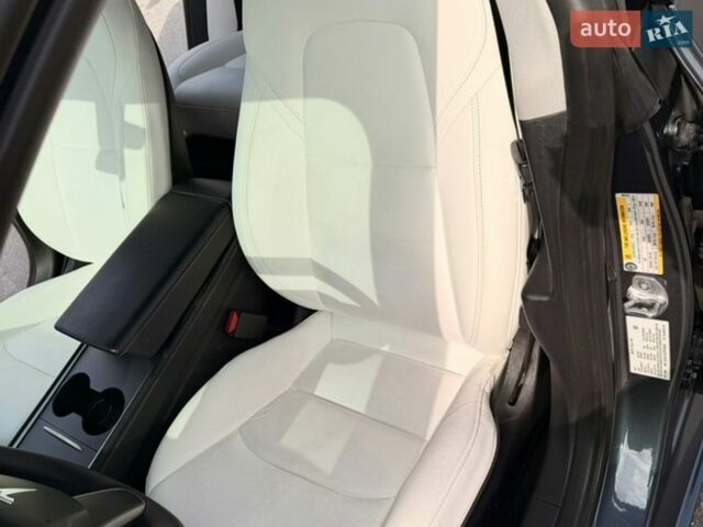 Серый Тесла Модель 3, объемом двигателя 0 л и пробегом 59 тыс. км за 19900 $, фото 18 на Automoto.ua