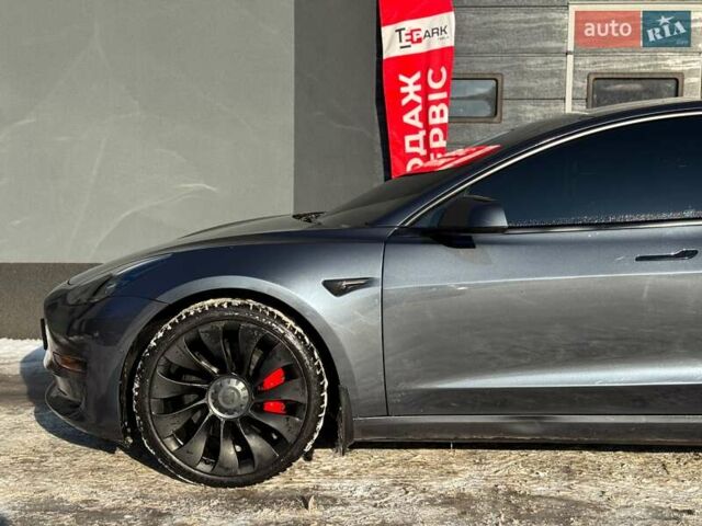 Серый Тесла Модель 3, объемом двигателя 0 л и пробегом 43 тыс. км за 21499 $, фото 4 на Automoto.ua