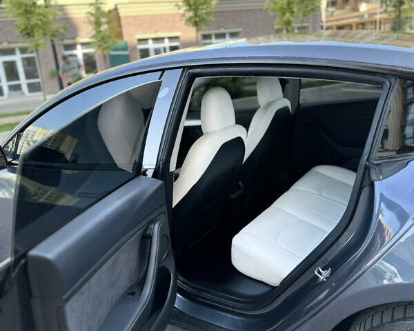Сірий Тесла Модель 3, об'ємом двигуна 0 л та пробігом 47 тис. км за 23300 $, фото 9 на Automoto.ua