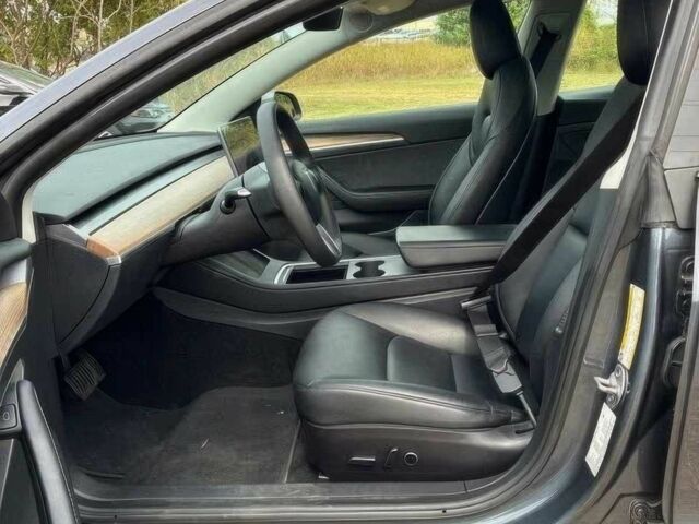 Серый Тесла Модель 3, объемом двигателя 0 л и пробегом 18 тыс. км за 14000 $, фото 7 на Automoto.ua