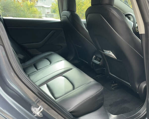 Серый Тесла Модель 3, объемом двигателя 0 л и пробегом 78 тыс. км за 19900 $, фото 8 на Automoto.ua