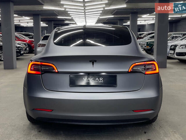 Серый Тесла Модель 3, объемом двигателя 0 л и пробегом 32 тыс. км за 21500 $, фото 3 на Automoto.ua