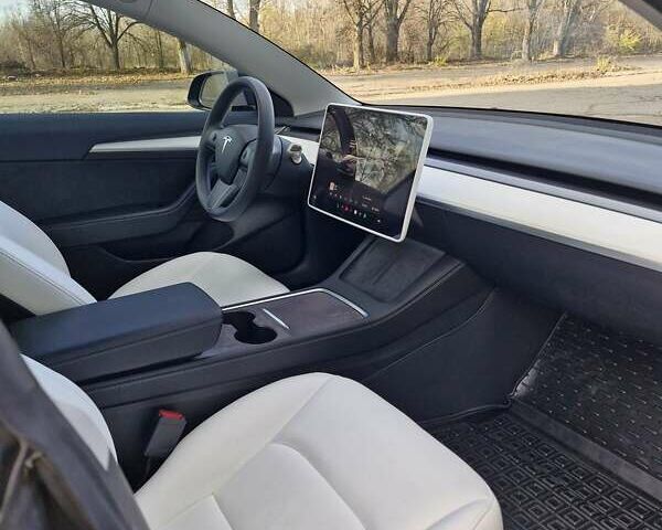 Серый Тесла Модель 3, объемом двигателя 0 л и пробегом 18 тыс. км за 23000 $, фото 3 на Automoto.ua