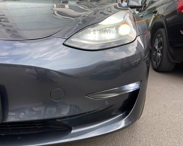Сірий Тесла Модель 3, об'ємом двигуна 0 л та пробігом 61 тис. км за 23000 $, фото 3 на Automoto.ua