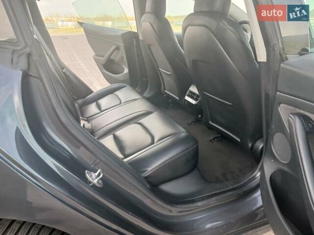 Серый Тесла Модель 3, объемом двигателя 0 л и пробегом 63 тыс. км за 18500 $, фото 13 на Automoto.ua