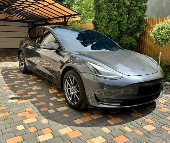 Тесла Модель 3 2022 у Києві на Automoto.ua Сірий Тесла Модель 3, об'ємом двигуна 0 л та пробігом 37 тис. км за 16000 $, фото 2 на Automoto.ua