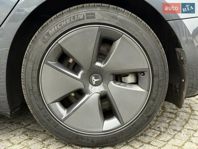 Серый Тесла Модель 3, объемом двигателя 0 л и пробегом 46 тыс. км за 20000 $, фото 44 на Automoto.ua