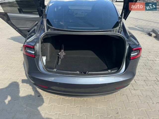 Серый Тесла Модель 3, объемом двигателя 0 л и пробегом 72 тыс. км за 19500 $, фото 12 на Automoto.ua