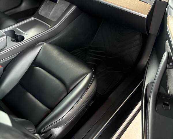 Серый Тесла Модель 3, объемом двигателя 0 л и пробегом 31 тыс. км за 21500 $, фото 21 на Automoto.ua