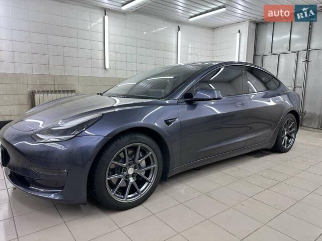 Серый Тесла Модель 3, объемом двигателя 0 л и пробегом 57 тыс. км за 19999 $, фото 1 на Automoto.ua