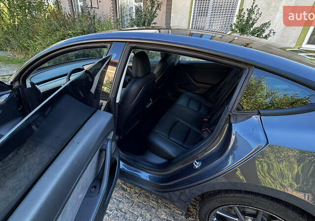 Тесла Модель 3 2022 у Чернівцях на Automoto.ua Сірий Тесла Модель 3, об'ємом двигуна 0 л та пробігом 107 тис. км за 18700 $, фото 17 на Automoto.ua