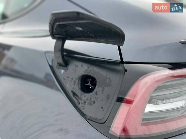 Серый Тесла Модель 3, объемом двигателя 0 л и пробегом 37 тыс. км за 22500 $, фото 21 на Automoto.ua