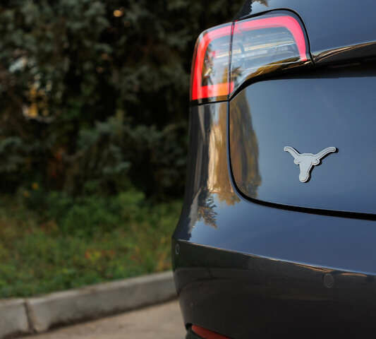 Серый Тесла Модель 3, объемом двигателя 0 л и пробегом 12 тыс. км за 29600 $, фото 50 на Automoto.ua