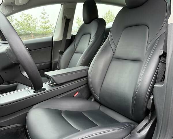 Серый Тесла Модель 3, объемом двигателя 0 л и пробегом 46 тыс. км за 20000 $, фото 74 на Automoto.ua