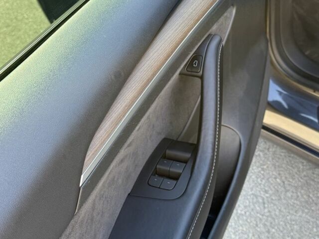 Серый Тесла Модель 3, объемом двигателя 0 л и пробегом 93 тыс. км за 20000 $, фото 19 на Automoto.ua