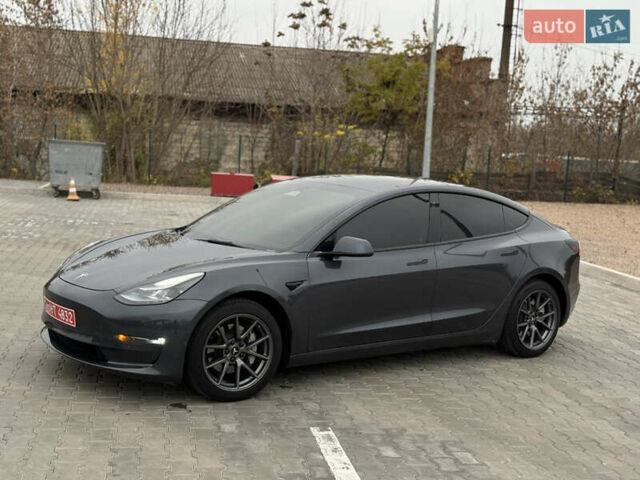 Серый Тесла Модель 3, объемом двигателя 0 л и пробегом 31 тыс. км за 23200 $, фото 6 на Automoto.ua