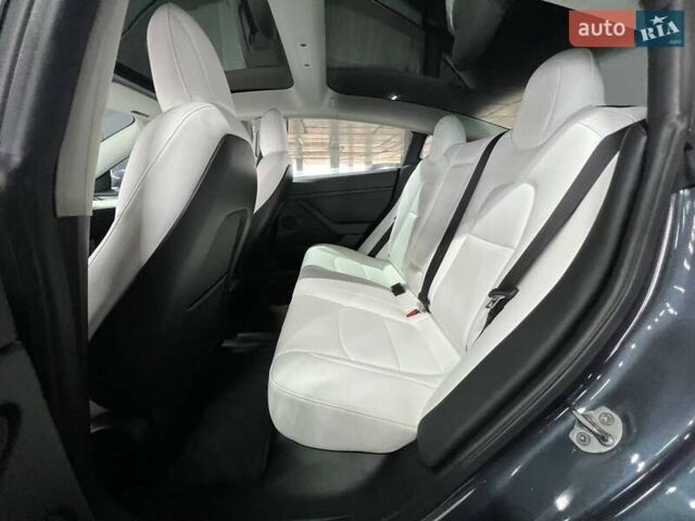 Серый Тесла Модель 3, объемом двигателя 0 л и пробегом 84 тыс. км за 21500 $, фото 23 на Automoto.ua