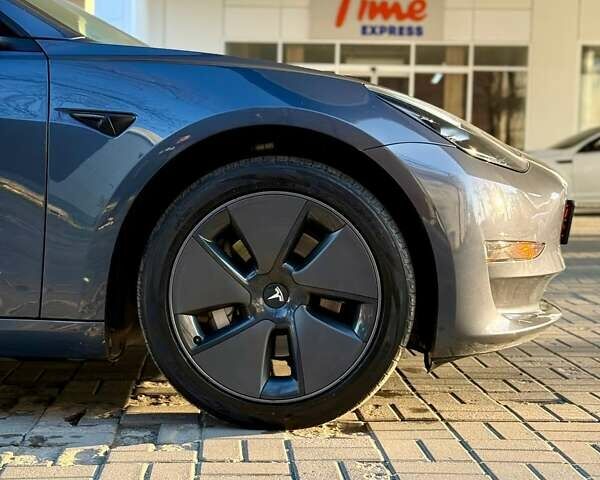 Сірий Тесла Модель 3, об'ємом двигуна 0 л та пробігом 65 тис. км за 20500 $, фото 12 на Automoto.ua