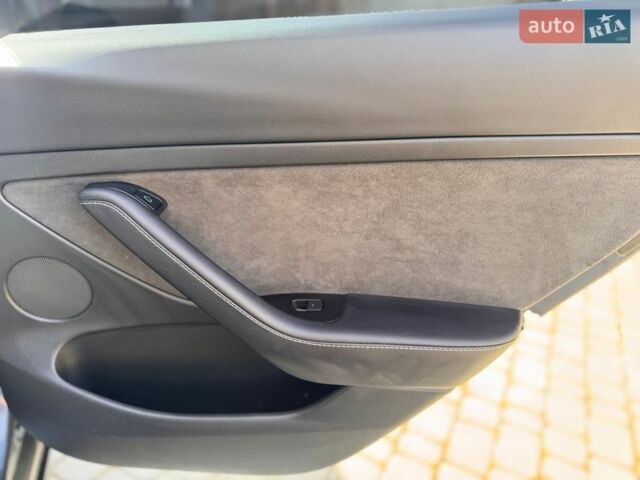 Серый Тесла Модель 3, объемом двигателя 0 л и пробегом 80 тыс. км за 23700 $, фото 32 на Automoto.ua