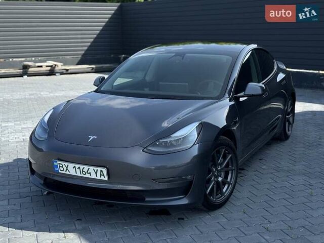 Серый Тесла Модель 3, объемом двигателя 0 л и пробегом 114 тыс. км за 21500 $, фото 1 на Automoto.ua
