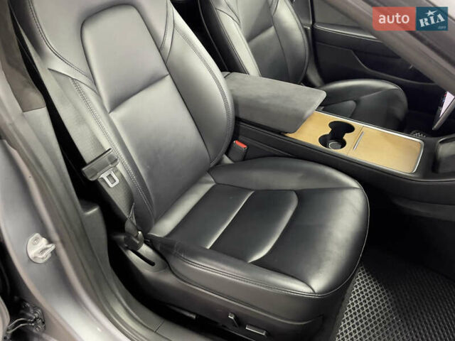 Серый Тесла Модель 3, объемом двигателя 0 л и пробегом 32 тыс. км за 21500 $, фото 17 на Automoto.ua