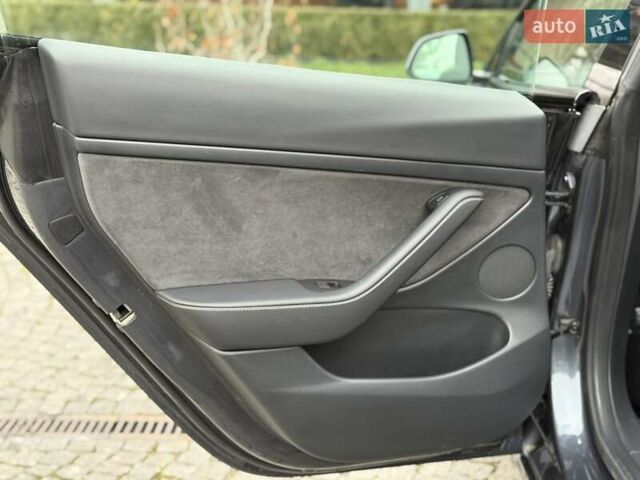 Серый Тесла Модель 3, объемом двигателя 0 л и пробегом 46 тыс. км за 20000 $, фото 77 на Automoto.ua