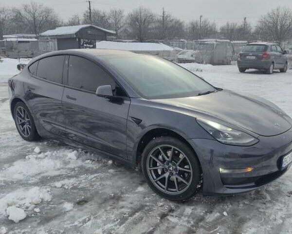 Серый Тесла Модель 3, объемом двигателя 0 л и пробегом 61 тыс. км за 23700 $, фото 1 на Automoto.ua