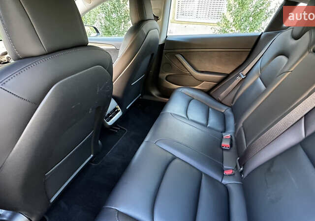 Тесла Модель 3 2022 у Чернівцях на Automoto.ua Сірий Тесла Модель 3, об'ємом двигуна 0 л та пробігом 107 тис. км за 18700 $, фото 18 на Automoto.ua