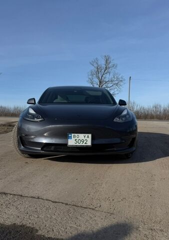 Серый Тесла Модель 3, объемом двигателя 0 л и пробегом 52 тыс. км за 23900 $, фото 2 на Automoto.ua