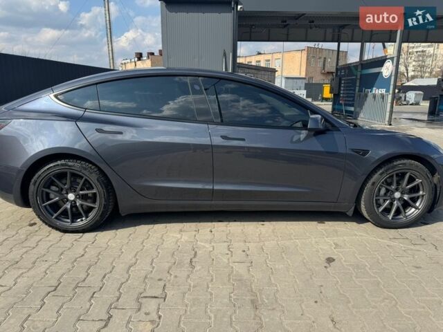 Серый Тесла Модель 3, объемом двигателя 0 л и пробегом 72 тыс. км за 19500 $, фото 3 на Automoto.ua
