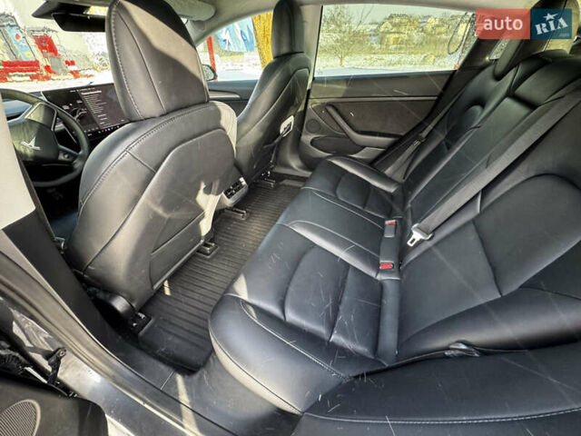 Серый Тесла Модель 3, объемом двигателя 0 л и пробегом 65 тыс. км за 18500 $, фото 5 на Automoto.ua