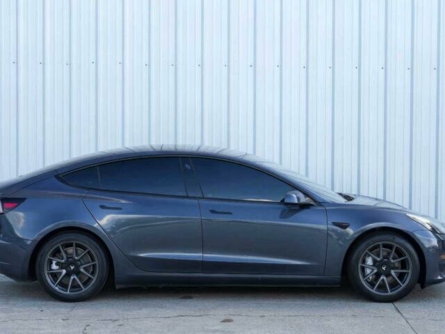 Тесла Модель 3 2022 в Ивано-Франковске на Automoto.ua Серый Тесла Модель 3, объемом двигателя 0 л и пробегом 29 тыс. км за 13600 $, фото 3 на Automoto.ua