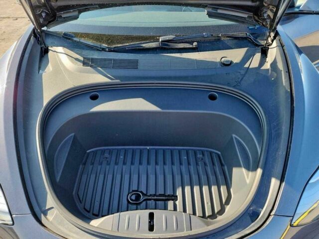 Серый Тесла Модель 3, объемом двигателя 0 л и пробегом 24 тыс. км за 6500 $, фото 10 на Automoto.ua