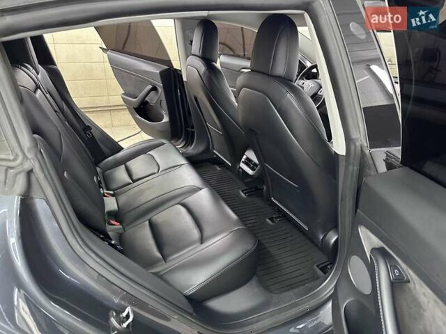 Серый Тесла Модель 3, объемом двигателя 0 л и пробегом 57 тыс. км за 19999 $, фото 30 на Automoto.ua