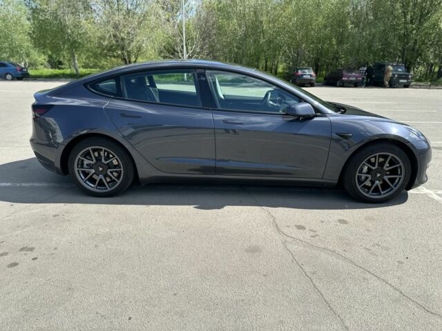 Серый Тесла Модель 3, объемом двигателя 0.82 л и пробегом 39 тыс. км за 24000 $, фото 3 на Automoto.ua