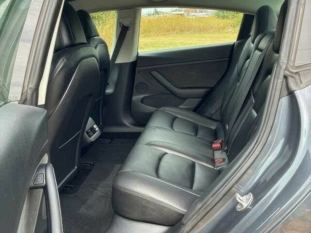 Серый Тесла Модель 3, объемом двигателя 0 л и пробегом 18 тыс. км за 14000 $, фото 10 на Automoto.ua