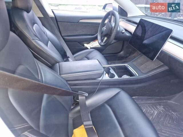 Серый Тесла Модель 3, объемом двигателя 0 л и пробегом 45 тыс. км за 19500 $, фото 6 на Automoto.ua