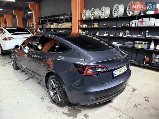 Серый Тесла Модель 3, объемом двигателя 0 л и пробегом 69 тыс. км за 22500 $, фото 2 на Automoto.ua
