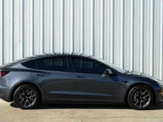 Серый Тесла Модель 3, объемом двигателя 0 л и пробегом 29 тыс. км за 11000 $, фото 4 на Automoto.ua