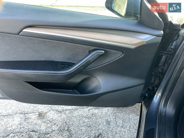 Серый Тесла Модель 3, объемом двигателя 0 л и пробегом 119 тыс. км за 20900 $, фото 5 на Automoto.ua