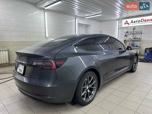 Серый Тесла Модель 3, объемом двигателя 0 л и пробегом 57 тыс. км за 19999 $, фото 13 на Automoto.ua