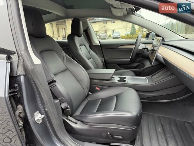 Серый Тесла Модель 3, объемом двигателя 0 л и пробегом 46 тыс. км за 20000 $, фото 91 на Automoto.ua