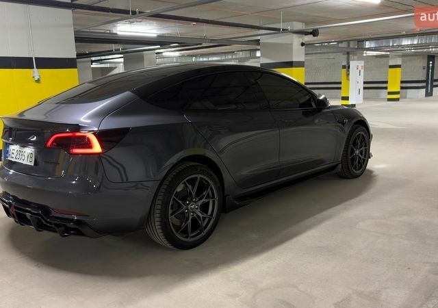 Серый Тесла Модель 3, объемом двигателя 0 л и пробегом 41 тыс. км за 28200 $, фото 6 на Automoto.ua