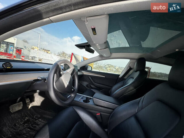 Серый Тесла Модель 3, объемом двигателя 0 л и пробегом 65 тыс. км за 18500 $, фото 4 на Automoto.ua