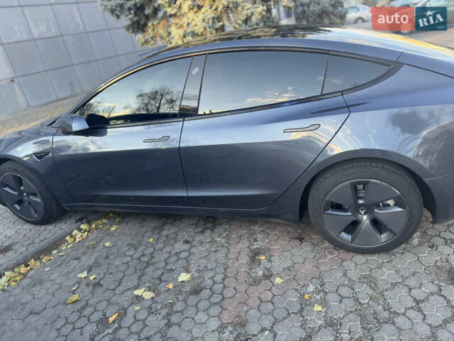 Серый Тесла Модель 3, объемом двигателя 0 л и пробегом 32 тыс. км за 25000 $, фото 1 на Automoto.ua