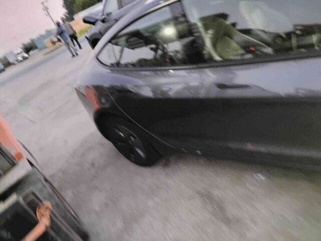 Сірий Тесла Модель 3, об'ємом двигуна 0 л та пробігом 6 тис. км за 18000 $, фото 4 на Automoto.ua