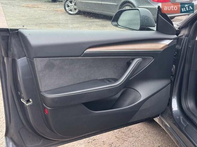 Серый Тесла Модель 3, объемом двигателя 0 л и пробегом 39 тыс. км за 23290 $, фото 13 на Automoto.ua